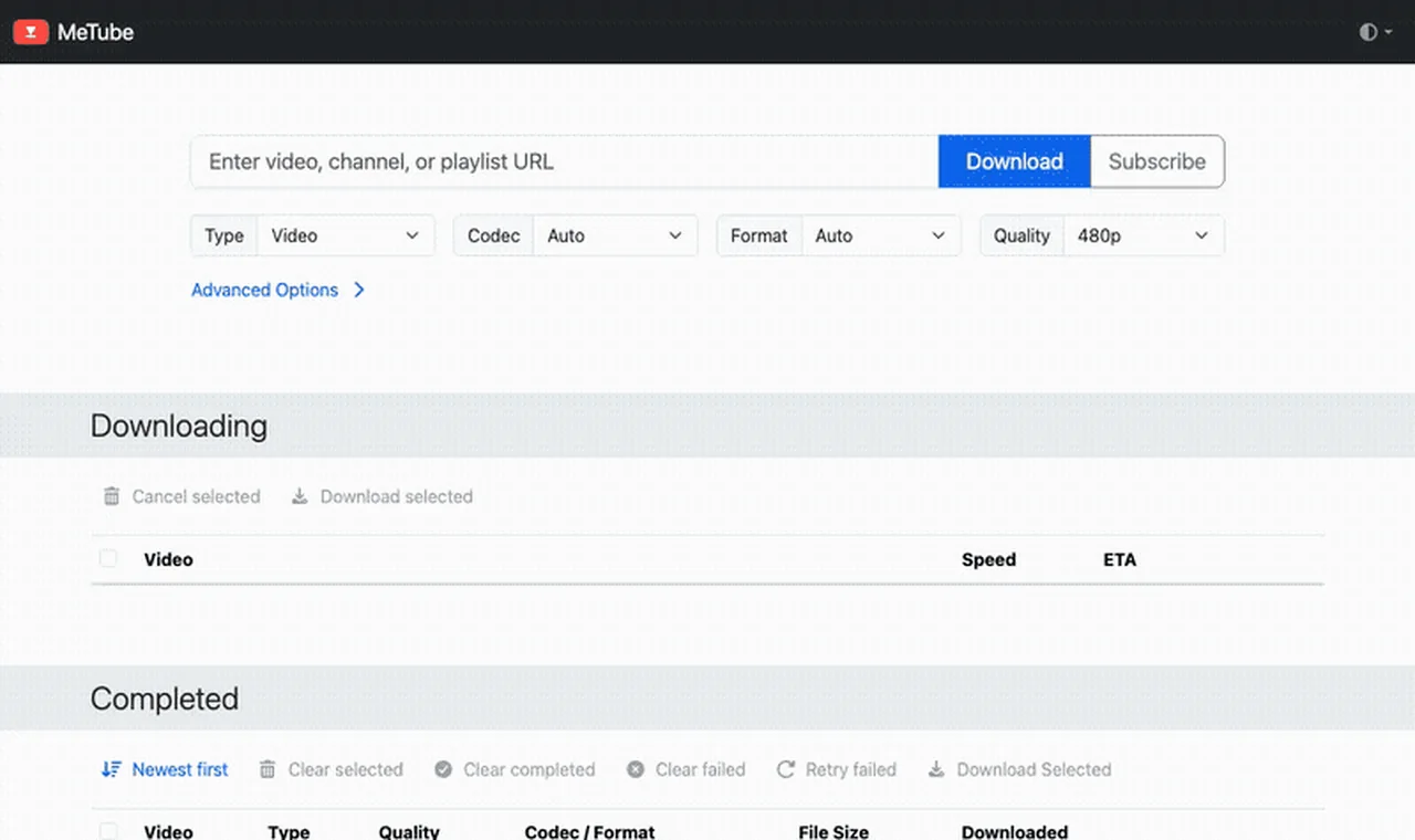 Interface officielle de MeTube avec champ d’URL, choix de téléchargement et listes de téléchargements.